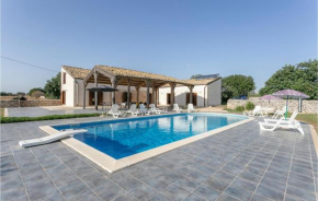 Beautiful home in Ragusa with Outdoor swimming pool, WiFi and 6 Bedrooms, Ragusa